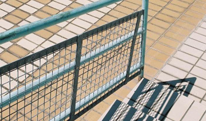 Multi-beam Deck-wire Mesh Decking 1